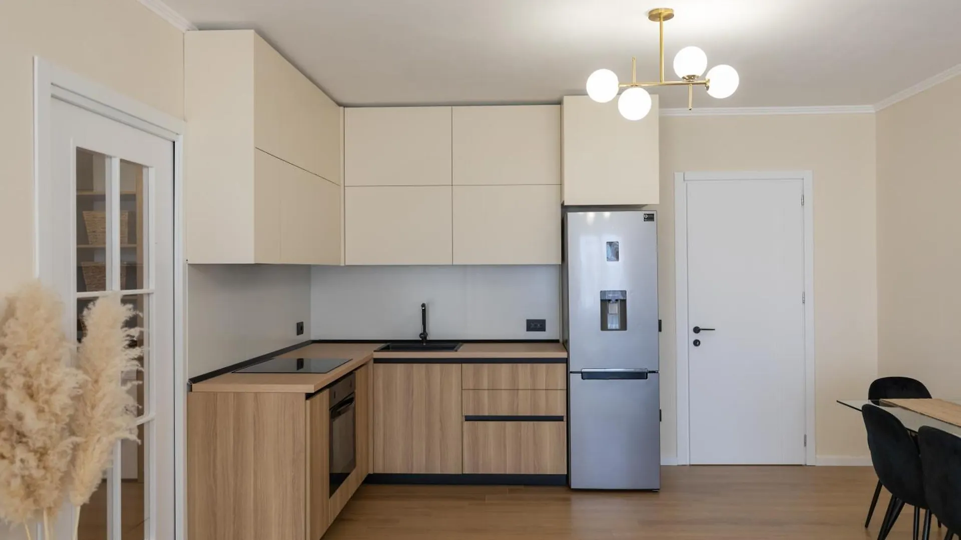 Cityline Apartment - Steps From Station & Center Δυρράχιο