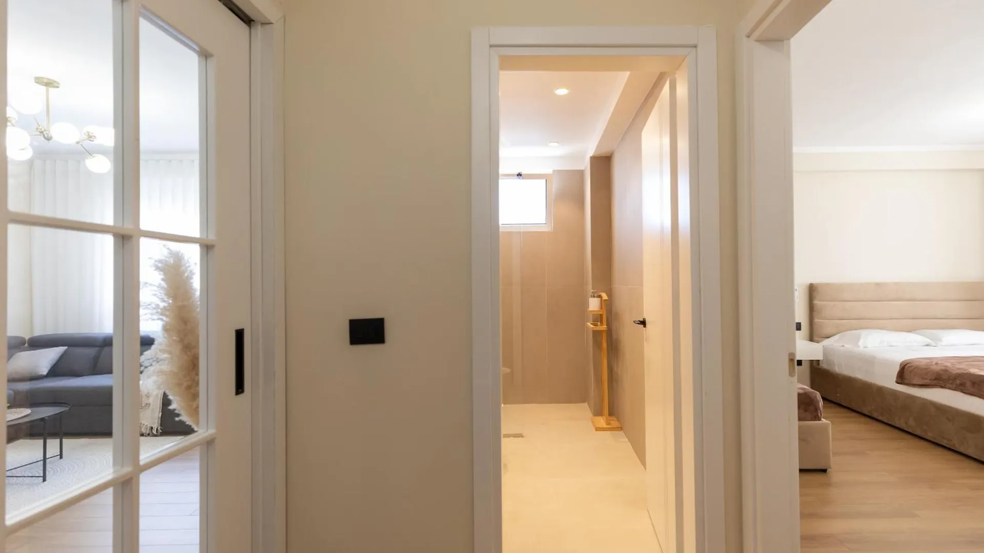 Cityline Apartment - Steps From Station & Center Δυρράχιο Αλβανία