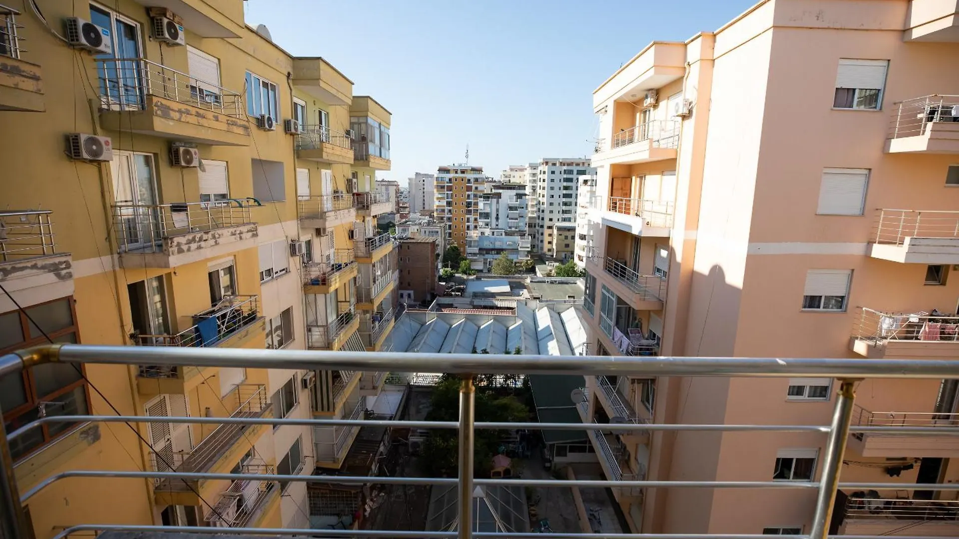 Cityline Apartment - Steps From Station & Center Δυρράχιο 0*,